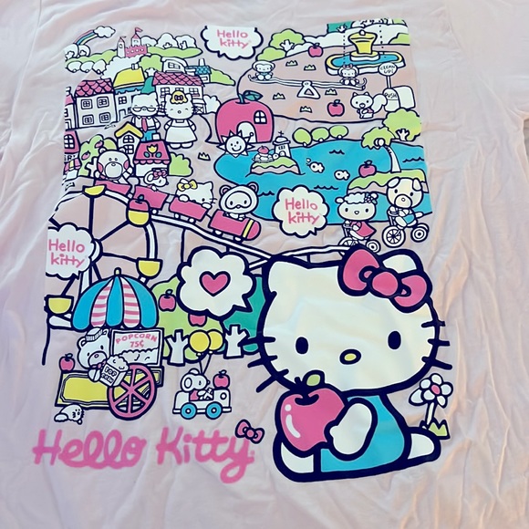 Hello Kitty T-Shirt - Picture 8 of 11